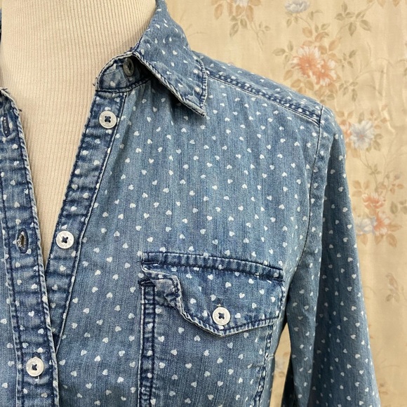 H&M Tops - Tiny Hearts Print Denim Buttondown